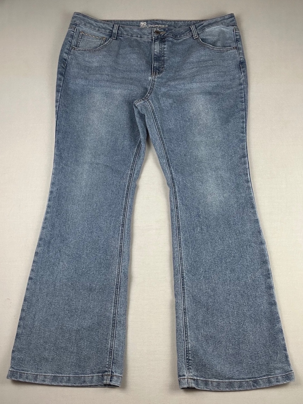 No Boundaries Brand Bootcut Jeans with Star Detailed Back Pockets Women Size 20